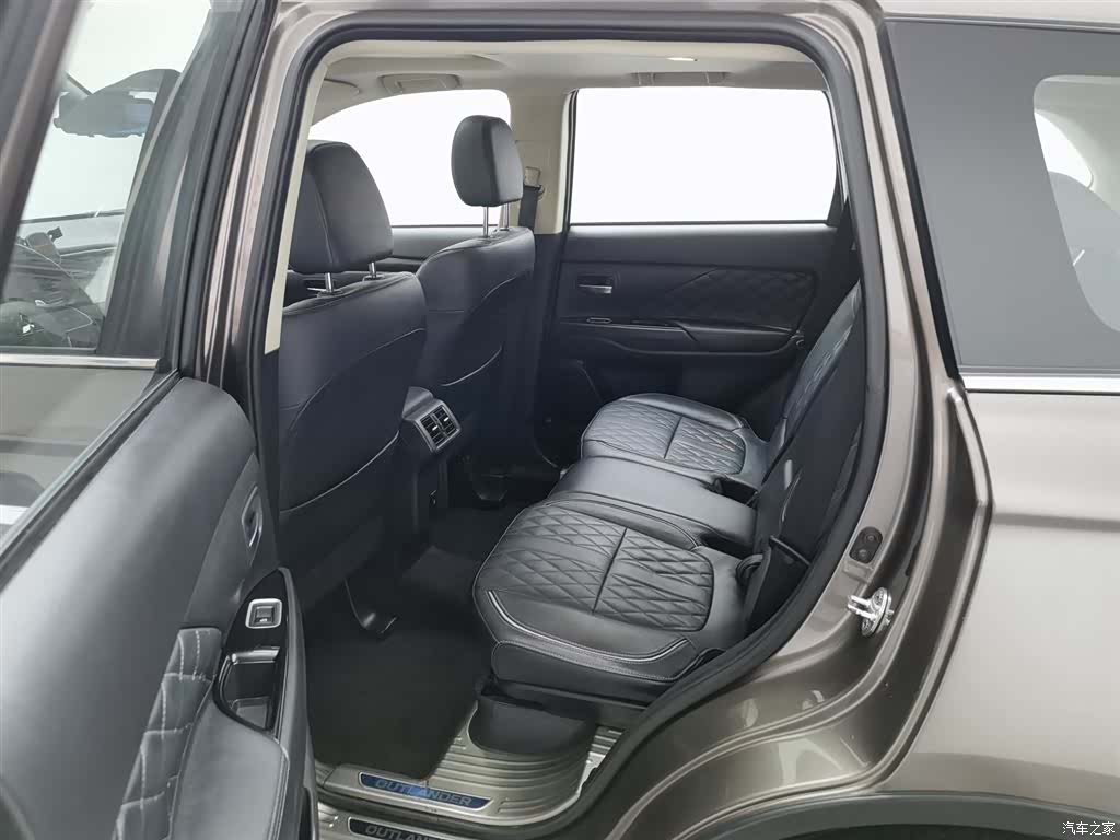Mitsubishi Outlander, 2021 15