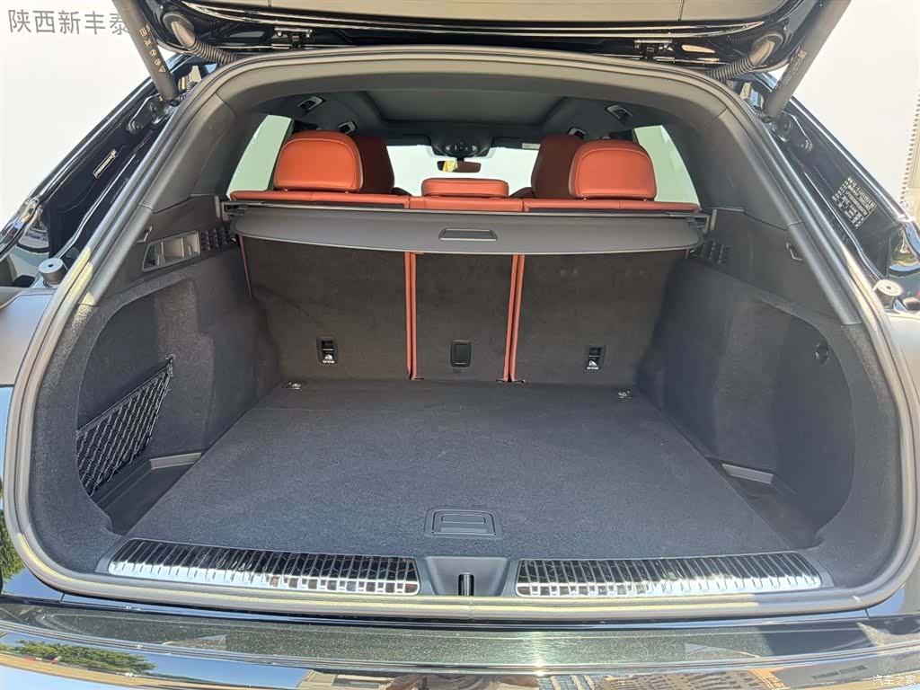 Audi Q5L, 2025 11