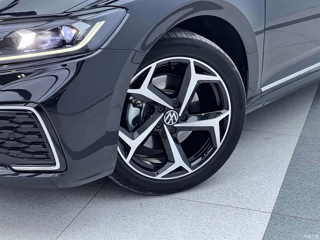 Volkswagen Passat, 2026 10