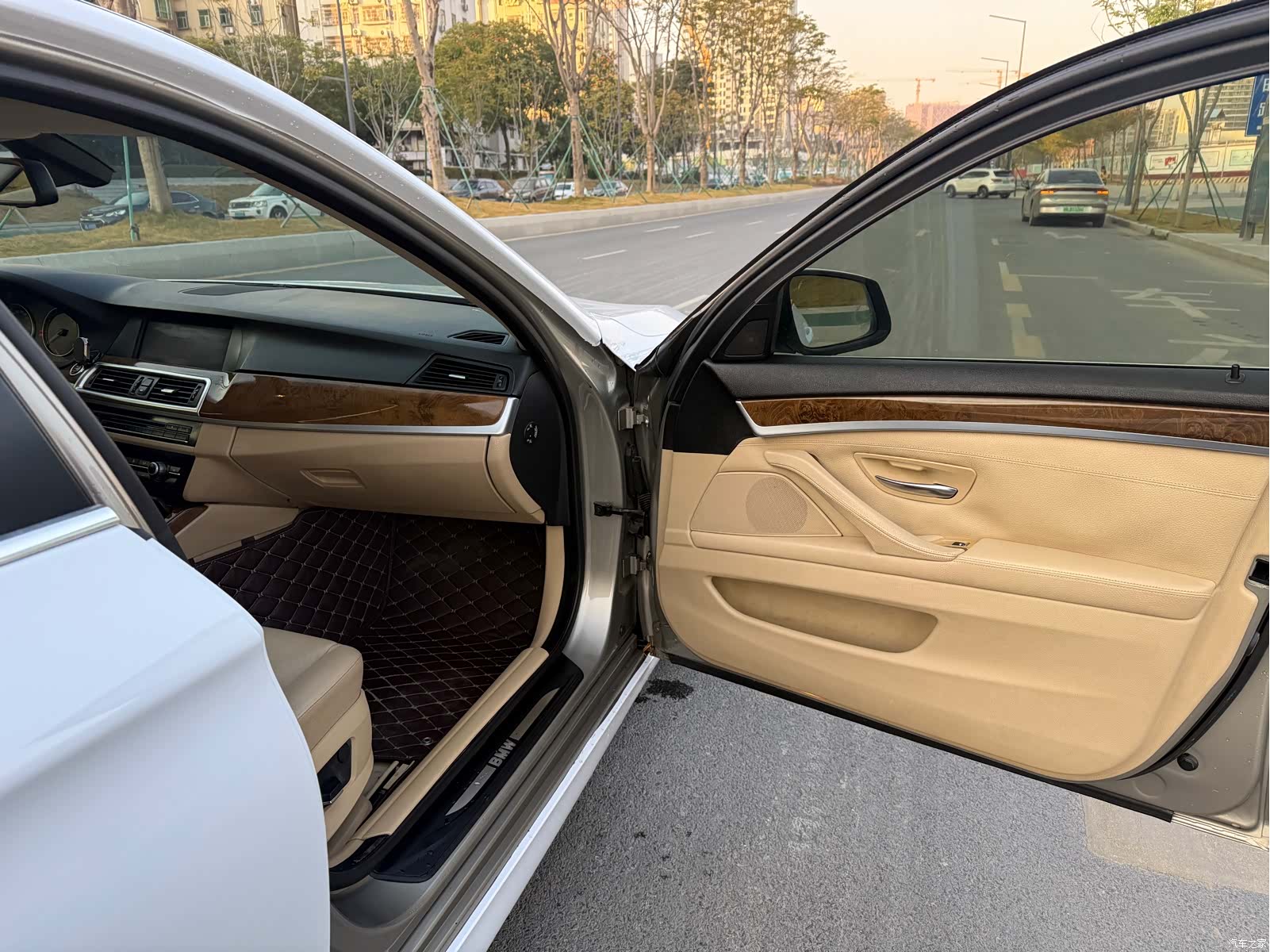 BMW 5 Series, 2011 15