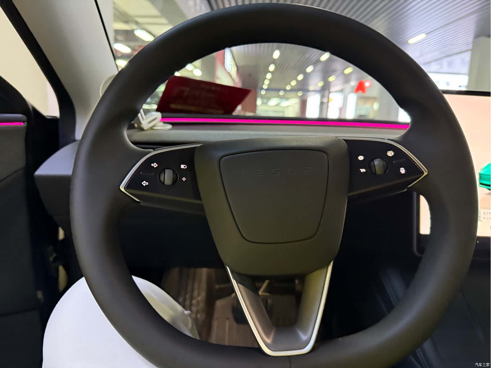 Tesla Model 3, 2025 4