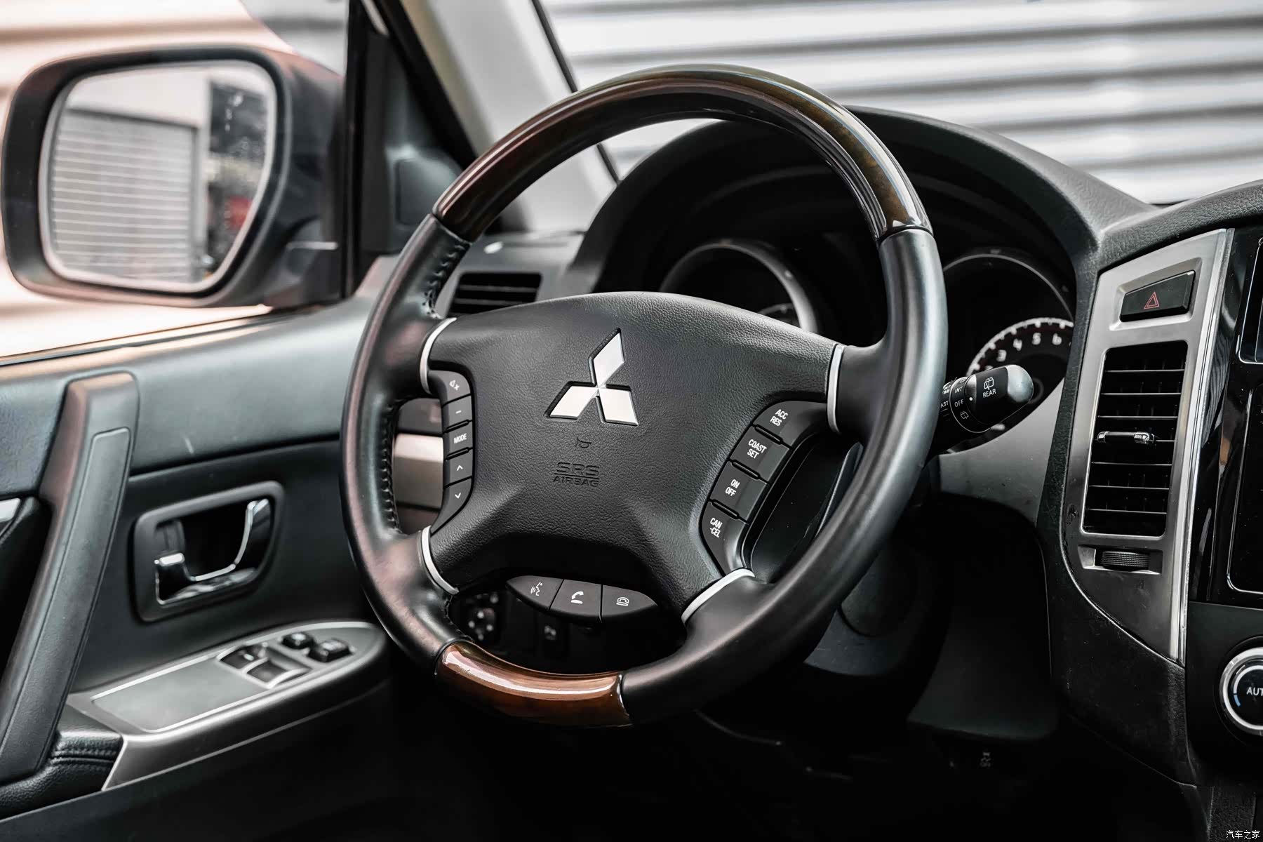 Mitsubishi Pajero, 2019 11