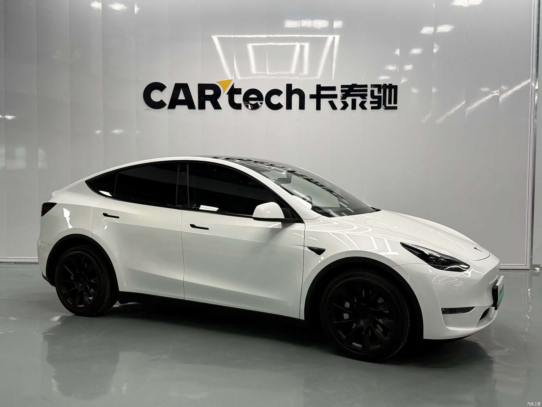 Tesla Model Y, 2021 3