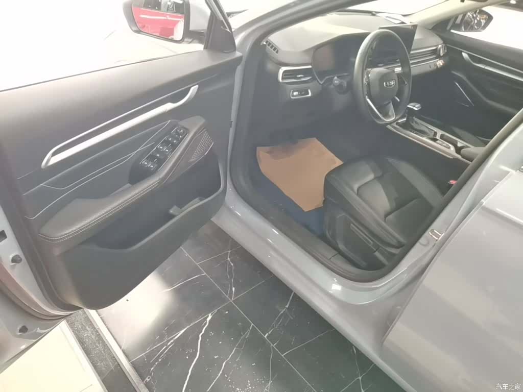 Geely Emgrand, 2023 16