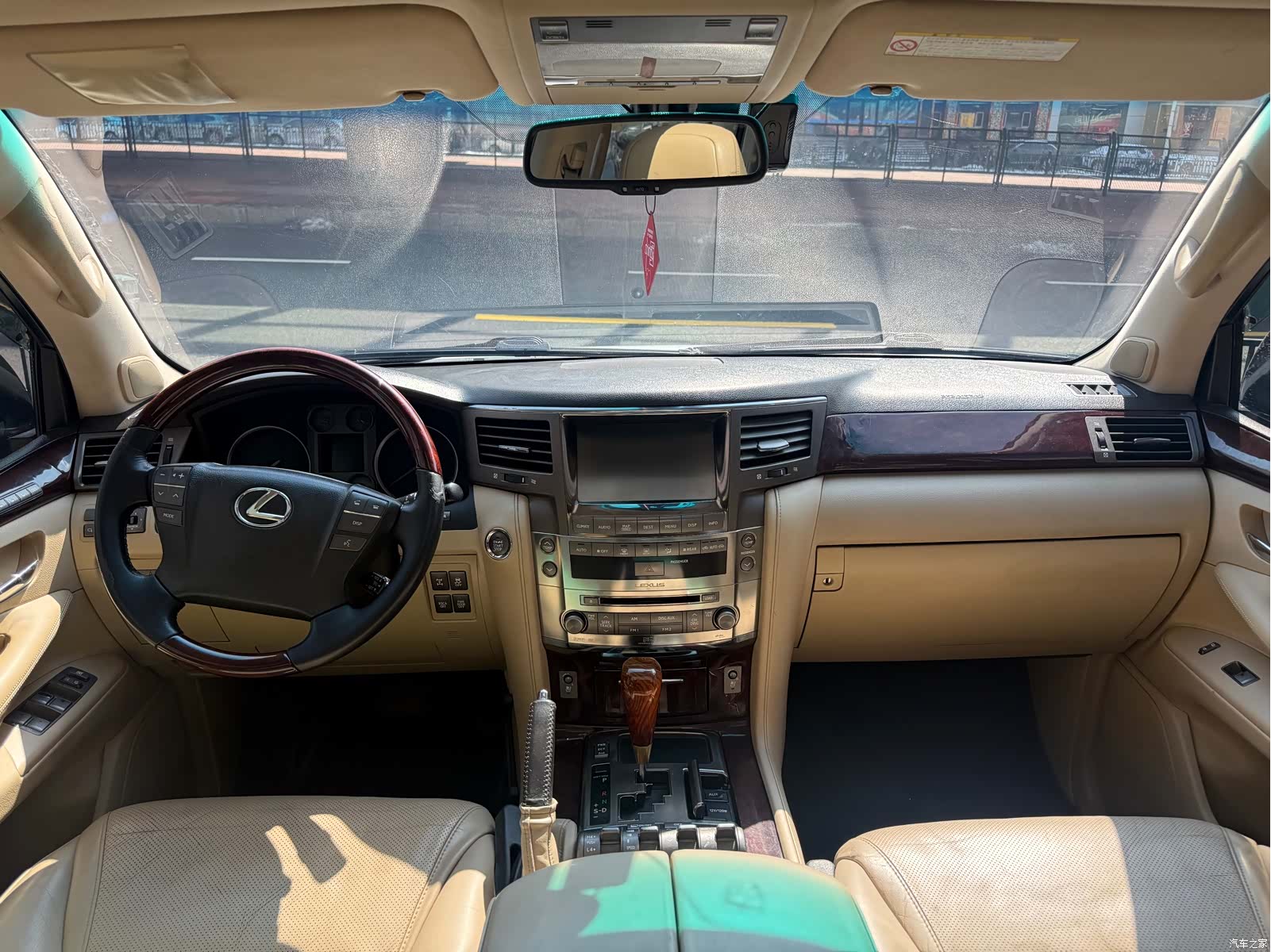 Lexus LX, 2009 9