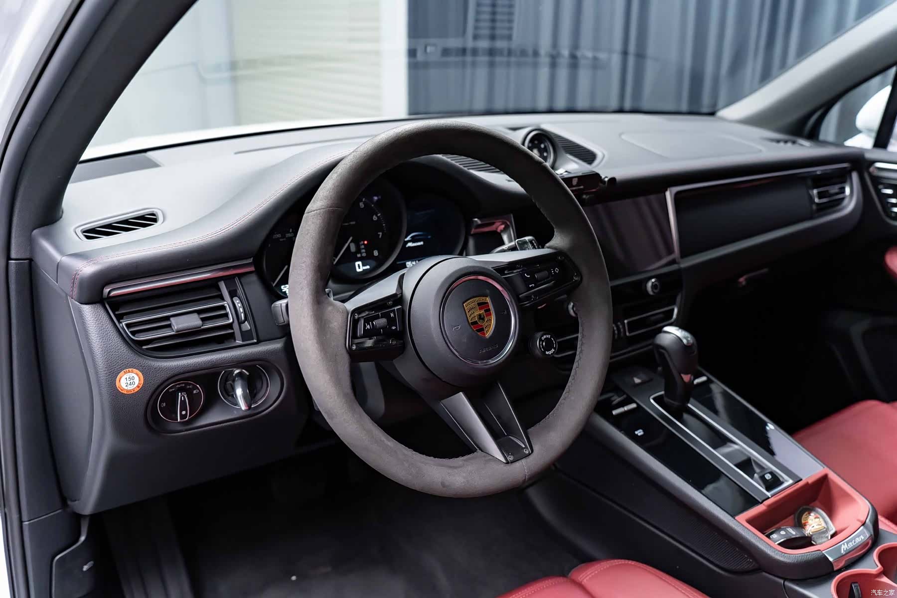 Porsche Macan, 2022 10