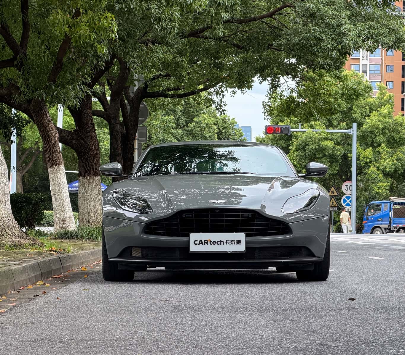 Aston Martin DB11, 2022 2