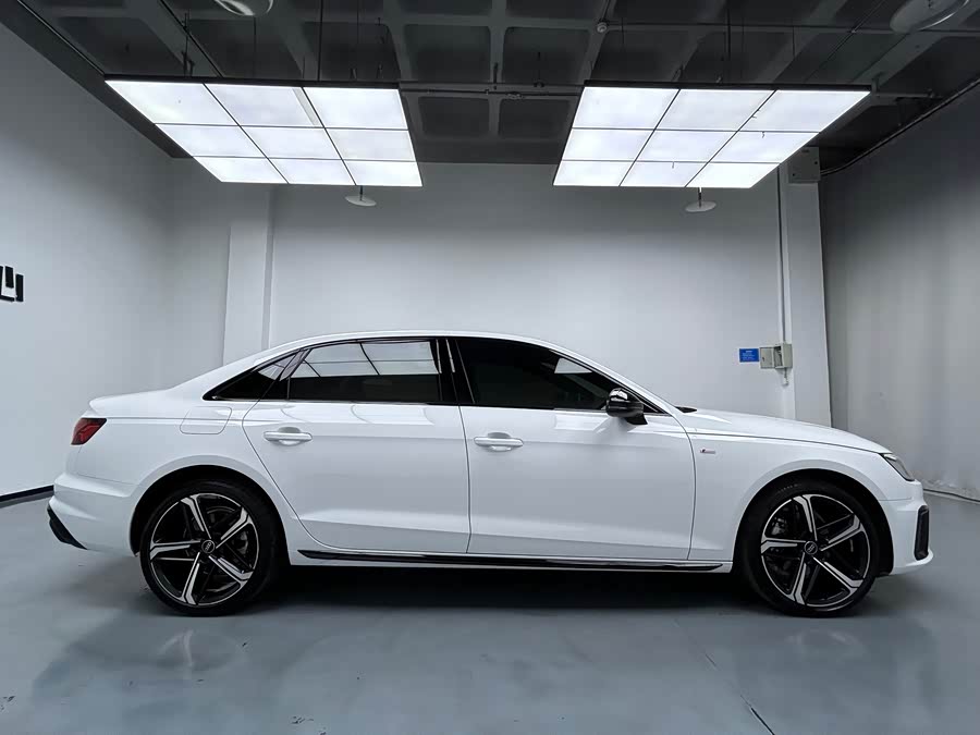 Audi A4L 2024, фото 4