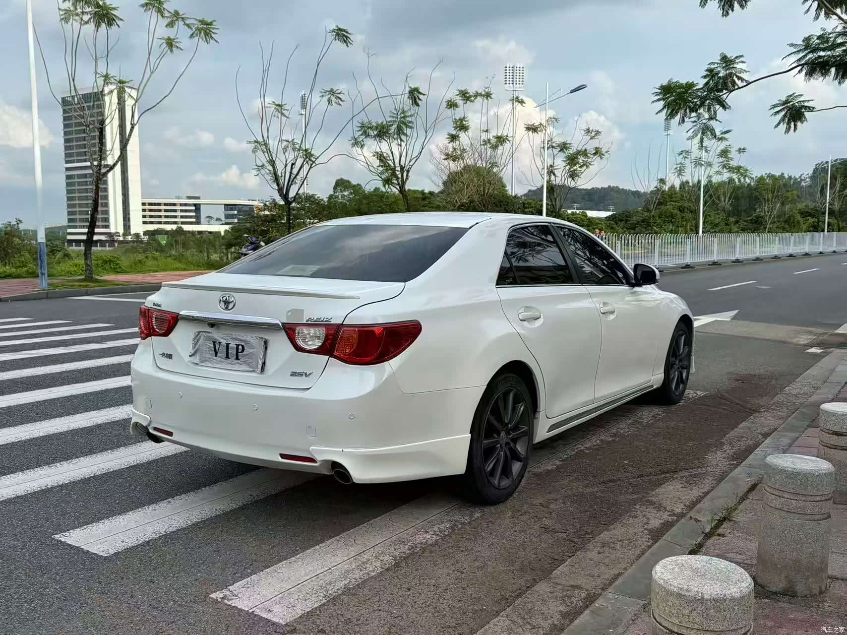 Toyota 2.5V, 2013 8