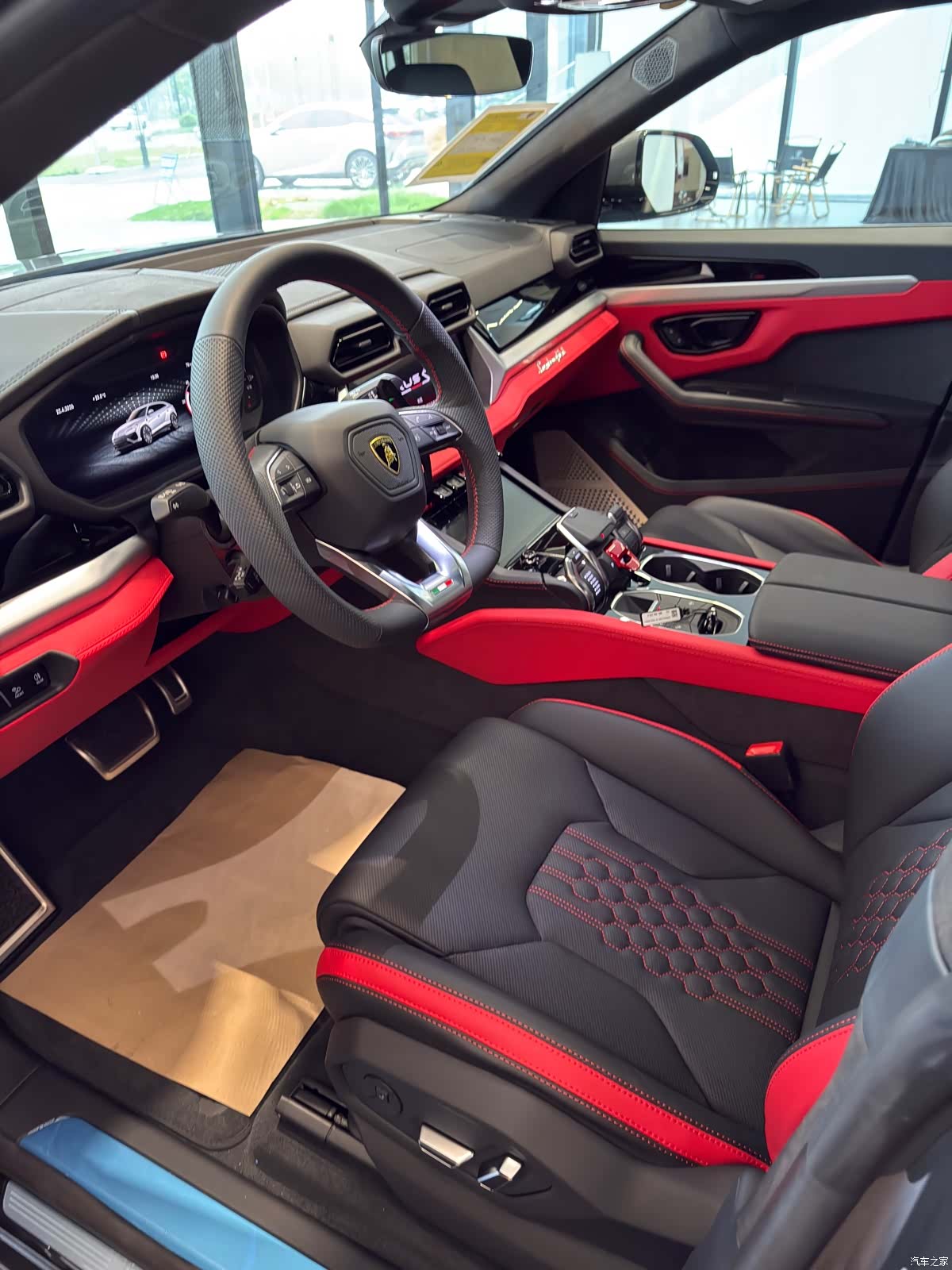Lamborghini Urus, 2025 3