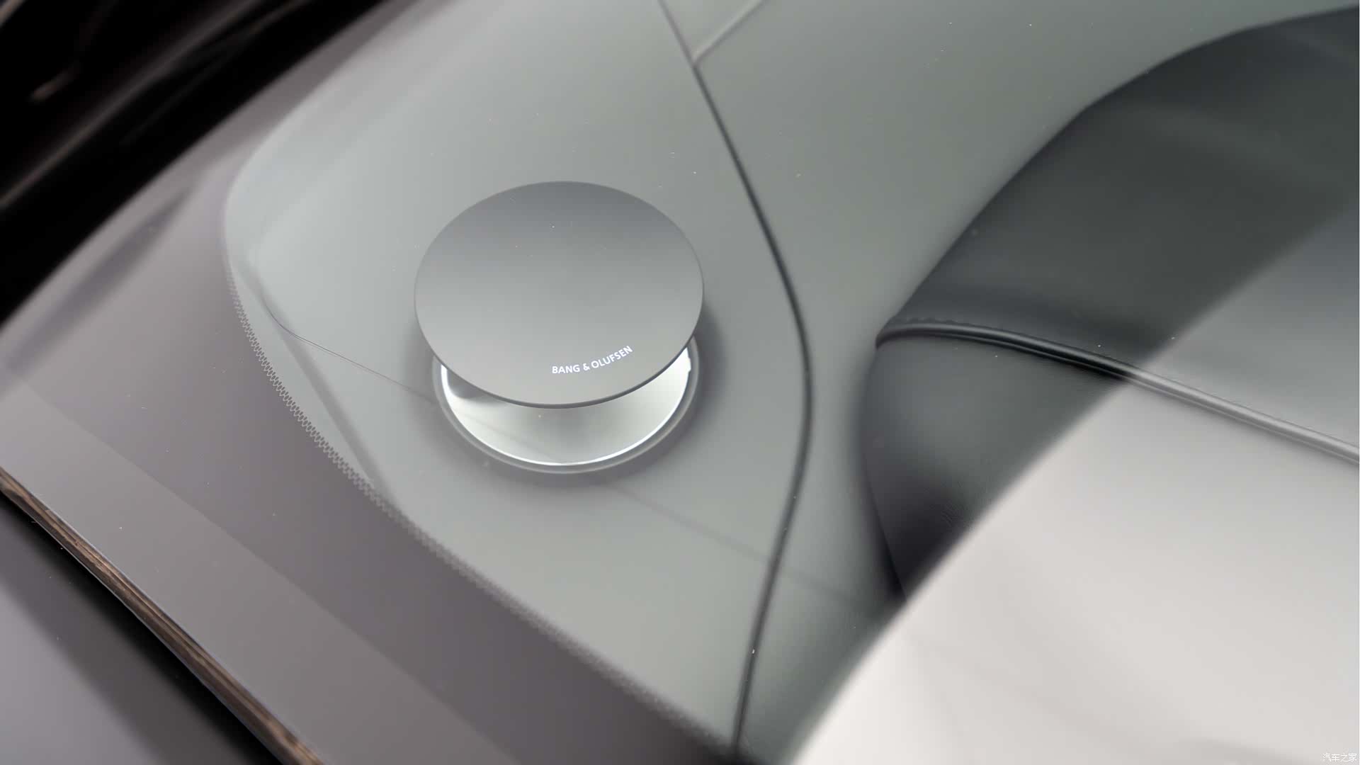 Aston Martin DBS, 2023 6