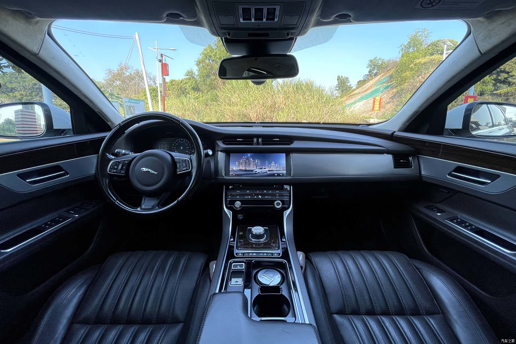 Land Rover XFL, 2017 10