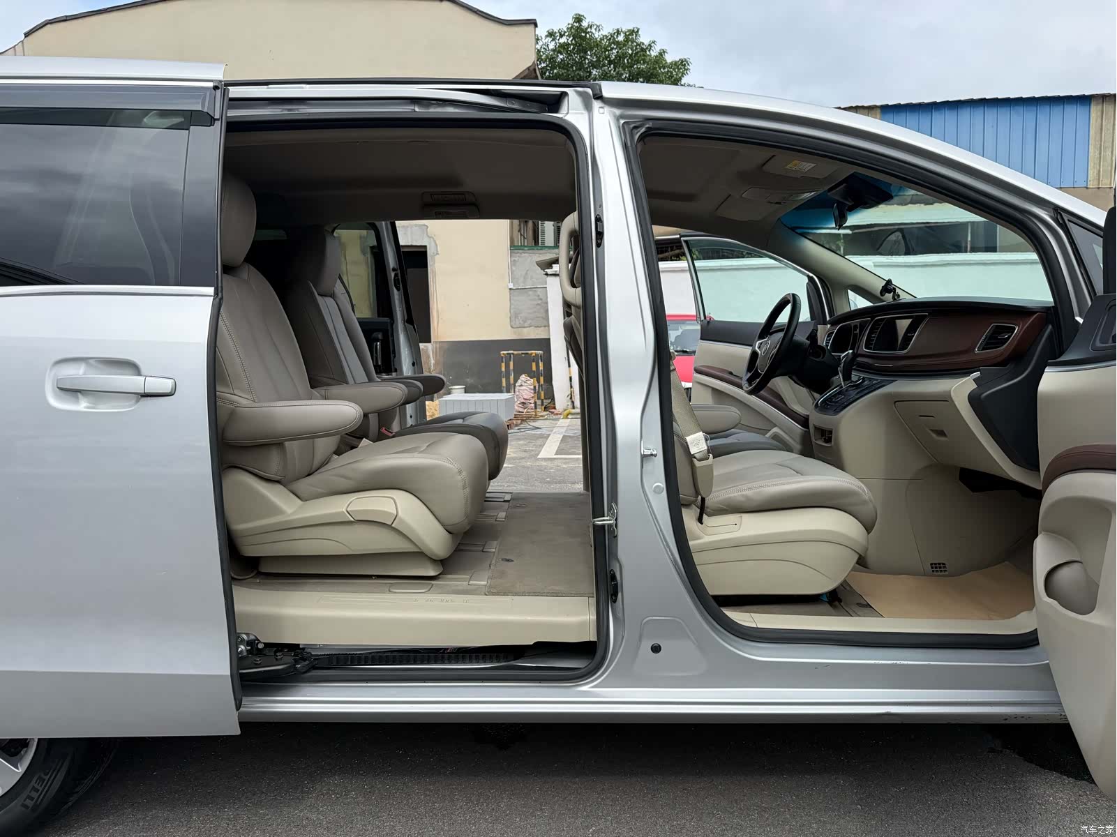 Buick GL8, 2017 11