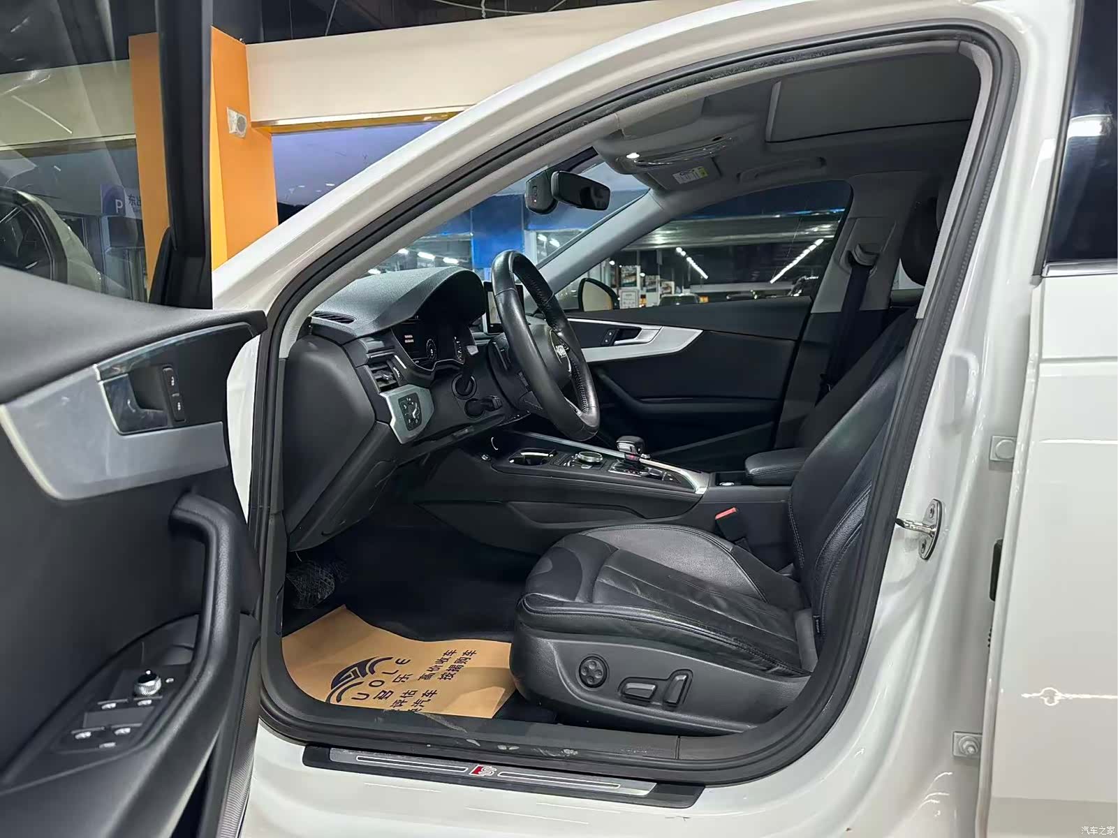 Audi A4L, 2019 все фото