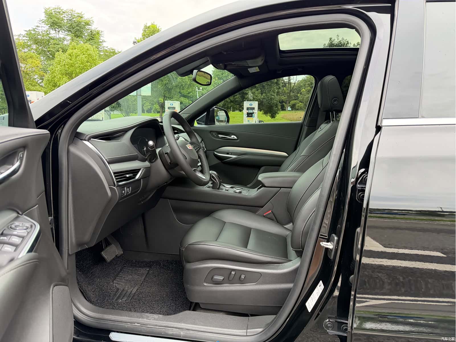 Cadillac XT4, 2019 все фото
