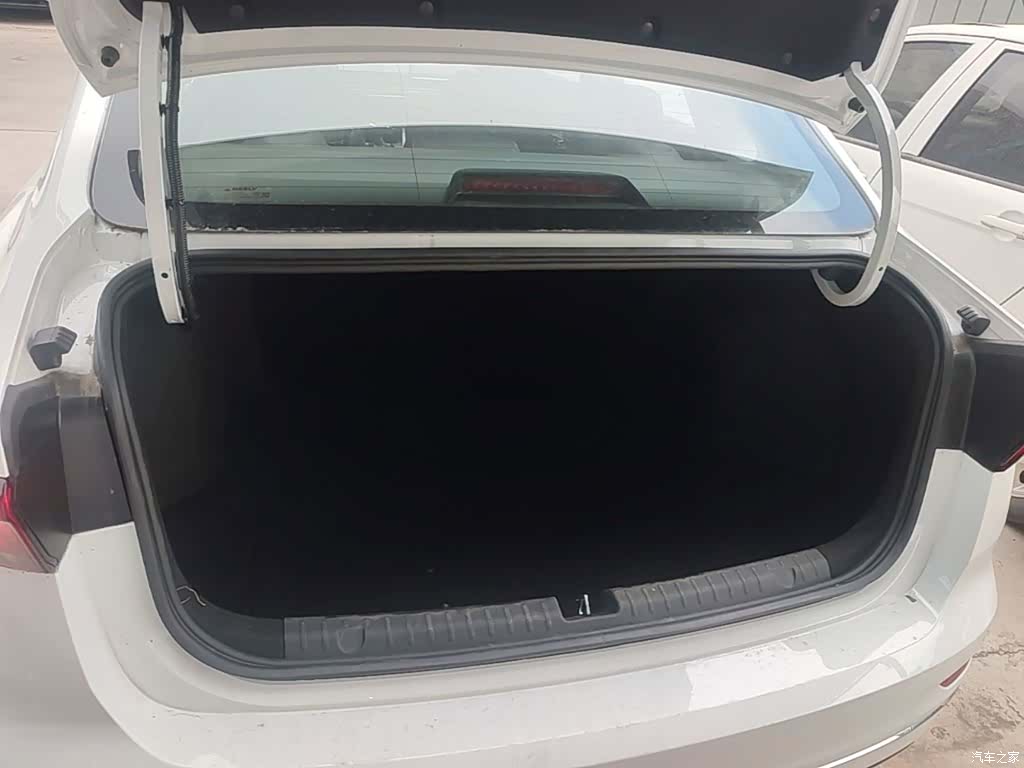 Geely Emgrand, 2025 19