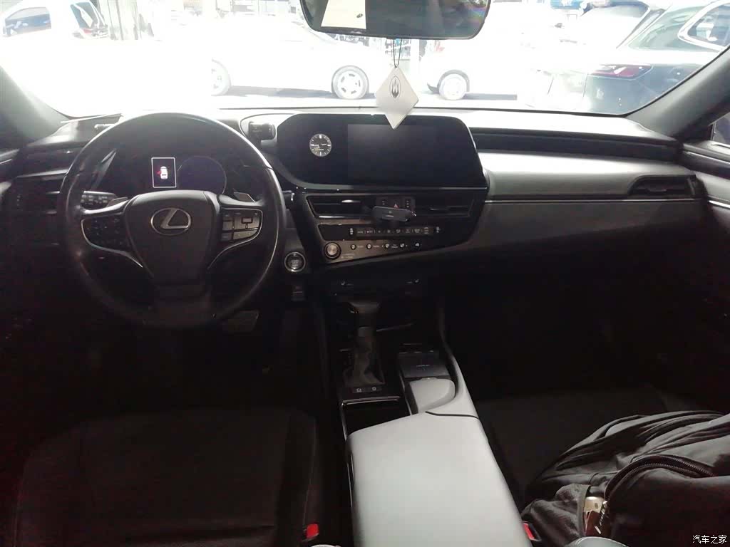 Lexus ES, 2022 10