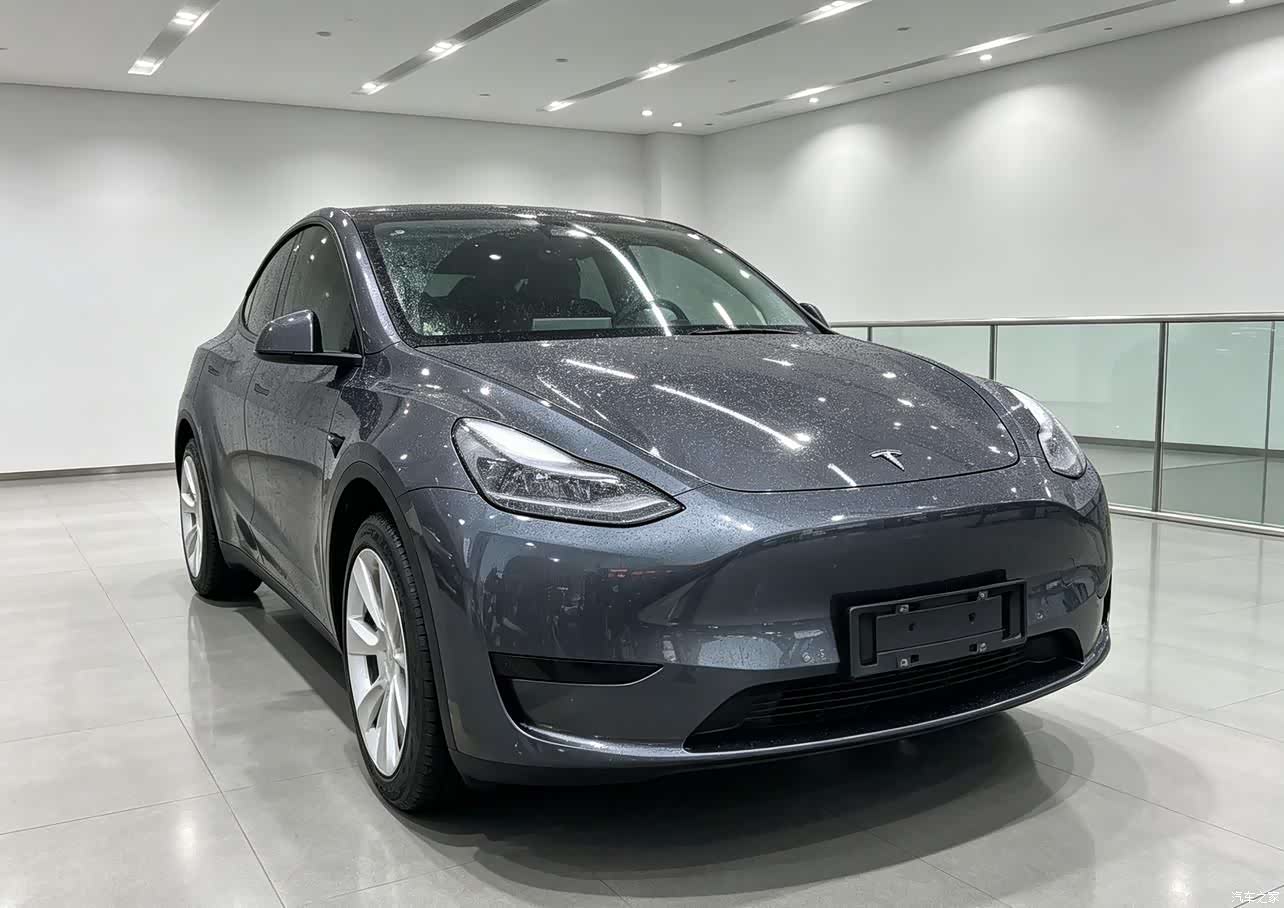 Tesla Model Y, 2022 3