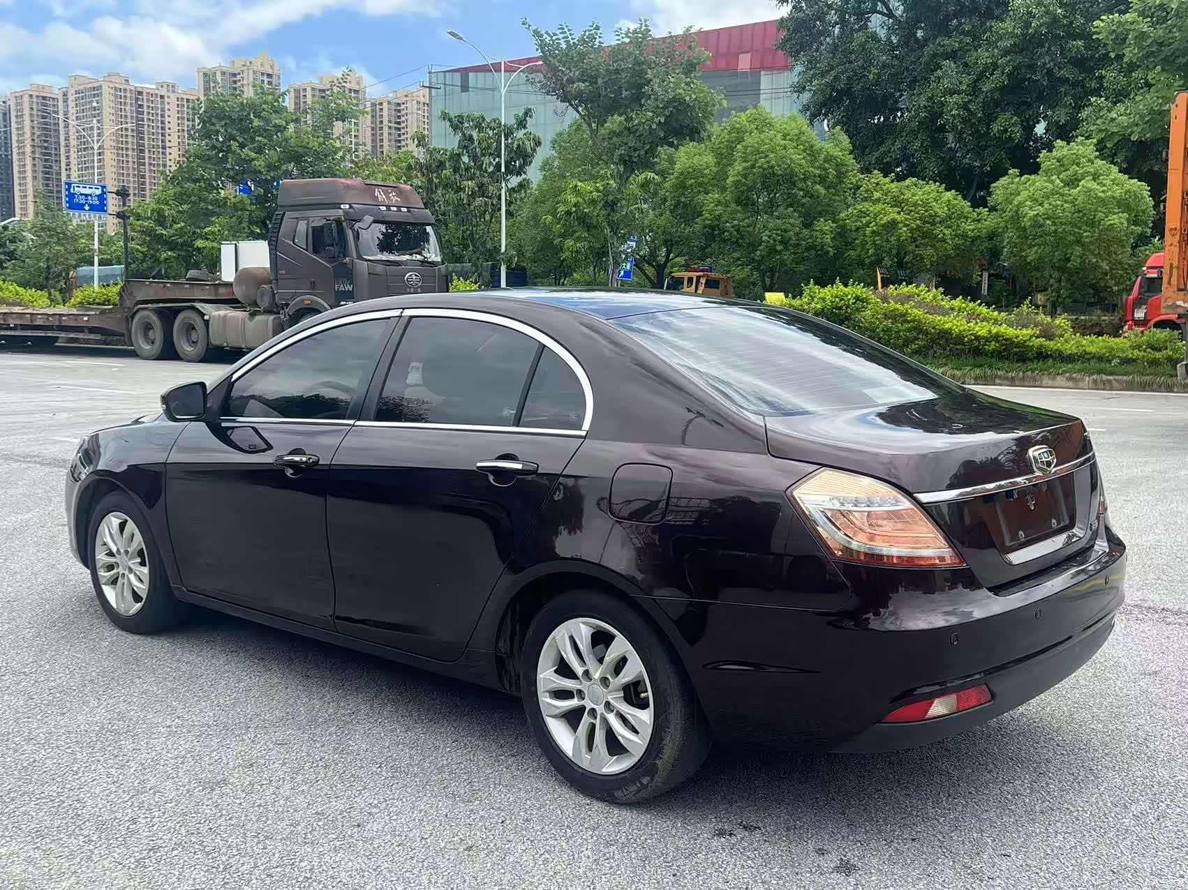 Geely Emgrand, 2015 4