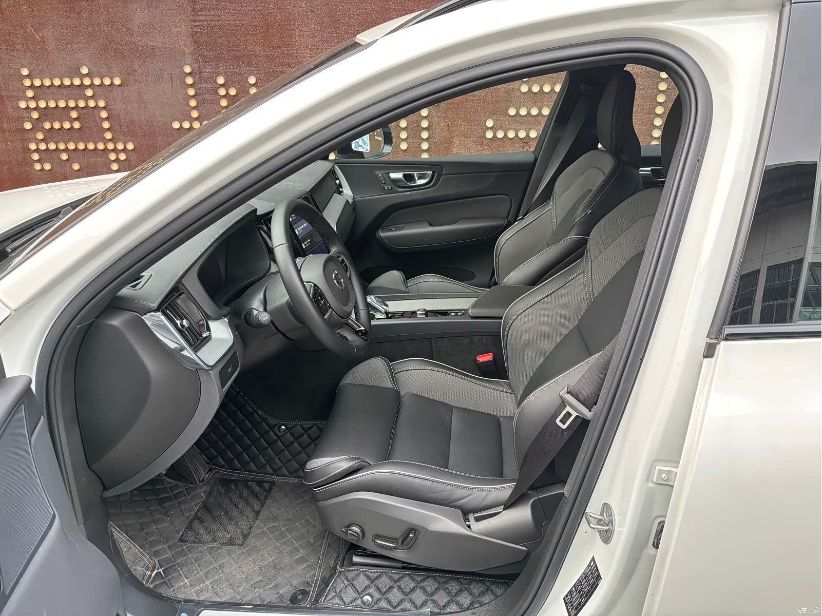 Volvo XC60, 2025 8