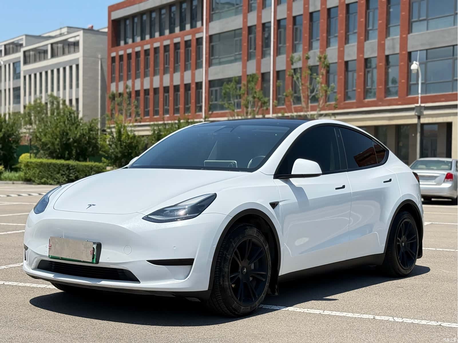 Tesla Model Y, 2023 1