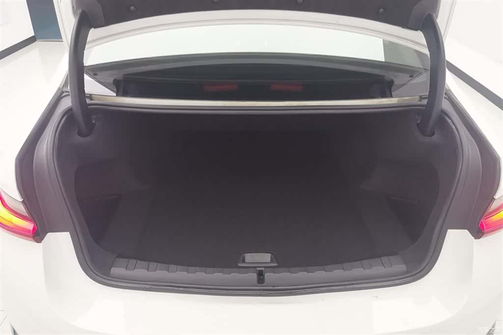 BMW i3, 2023 4