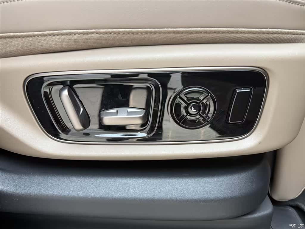 Li Auto MEGA, 2025 35