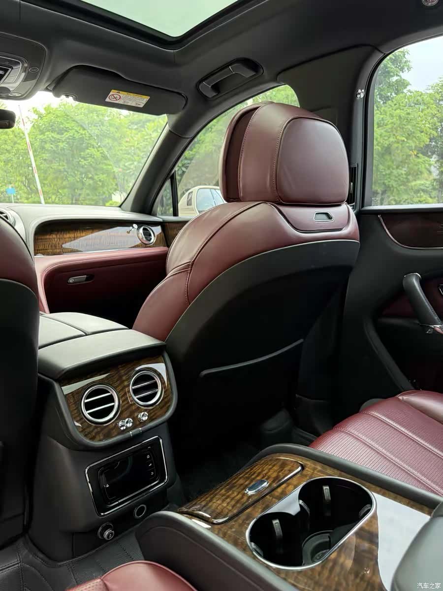 Bentley Bentayga, 2020 4