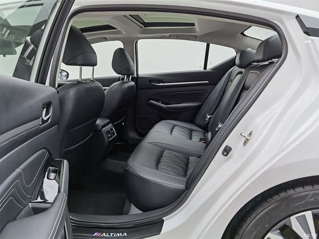 Nissan Teana, 2023 15