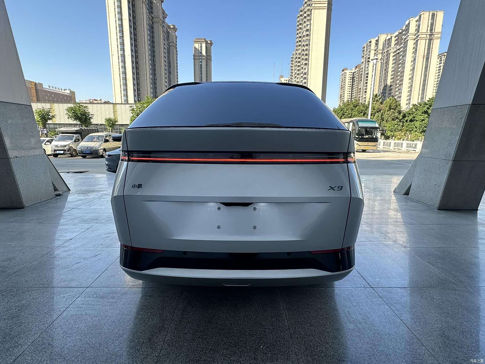 Xpeng X9, 2025 8