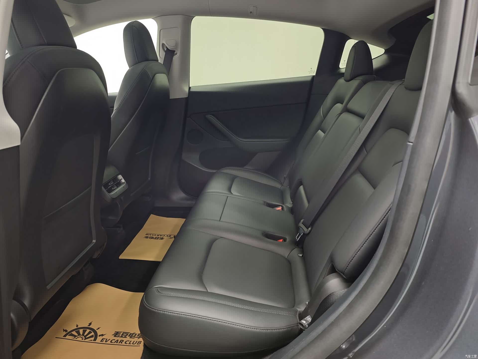 Tesla Model Y, 2021 51