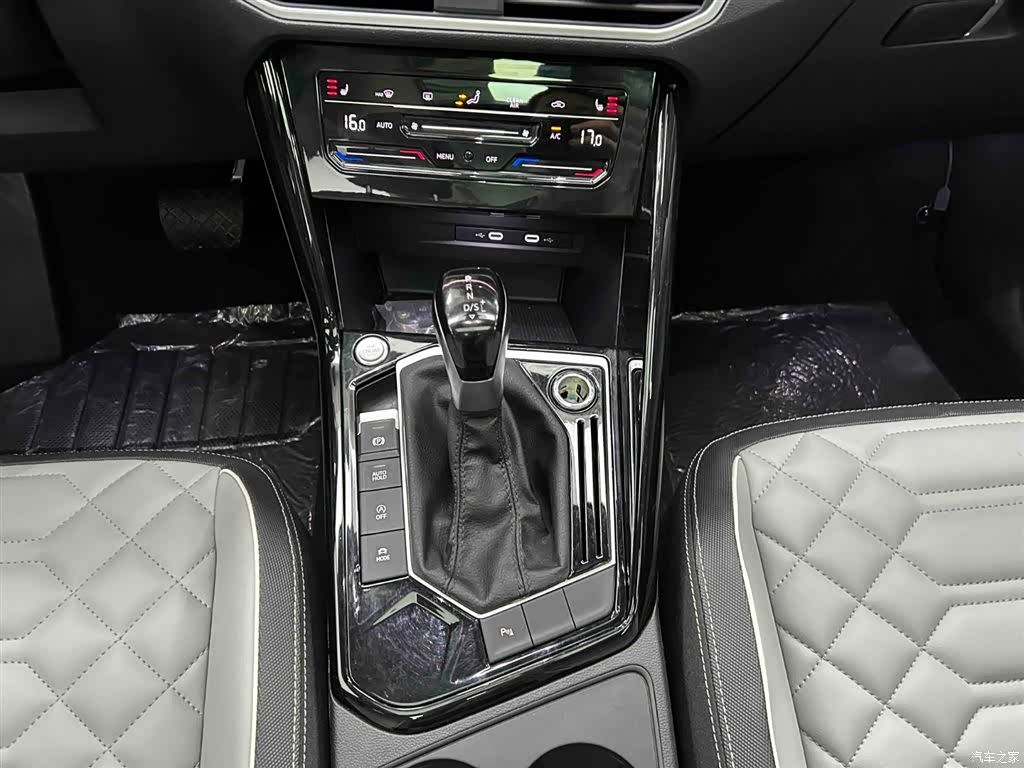 Volkswagen Tayron, 2023 все фото