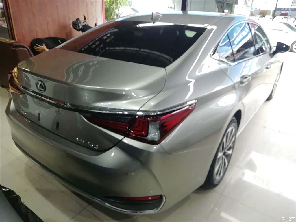 Lexus ES, 2022 7