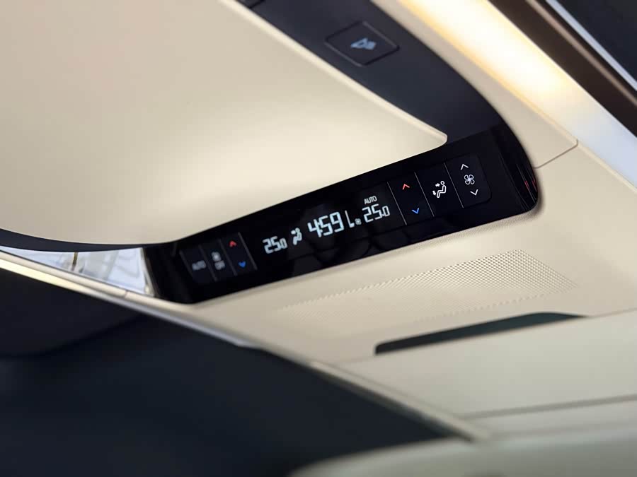 Toyota Alphard 2025, фото 21