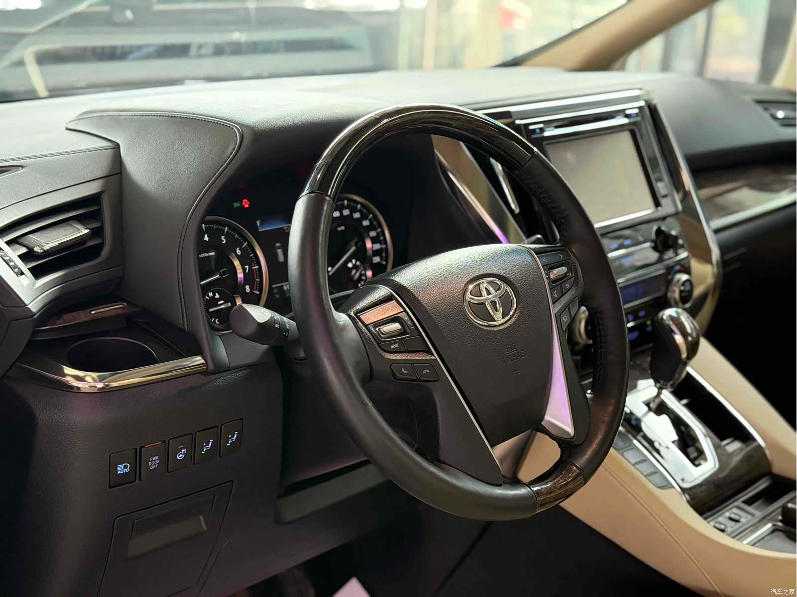 Toyota Alphard, 2018 8