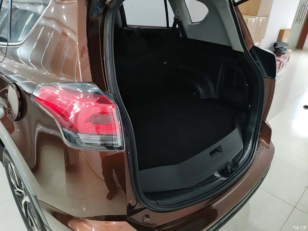 Toyota RAV4, 2017 19