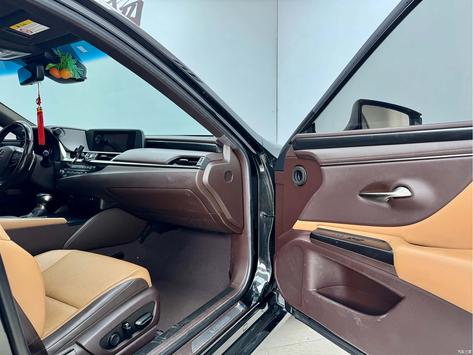 Lexus ES, 2019 12