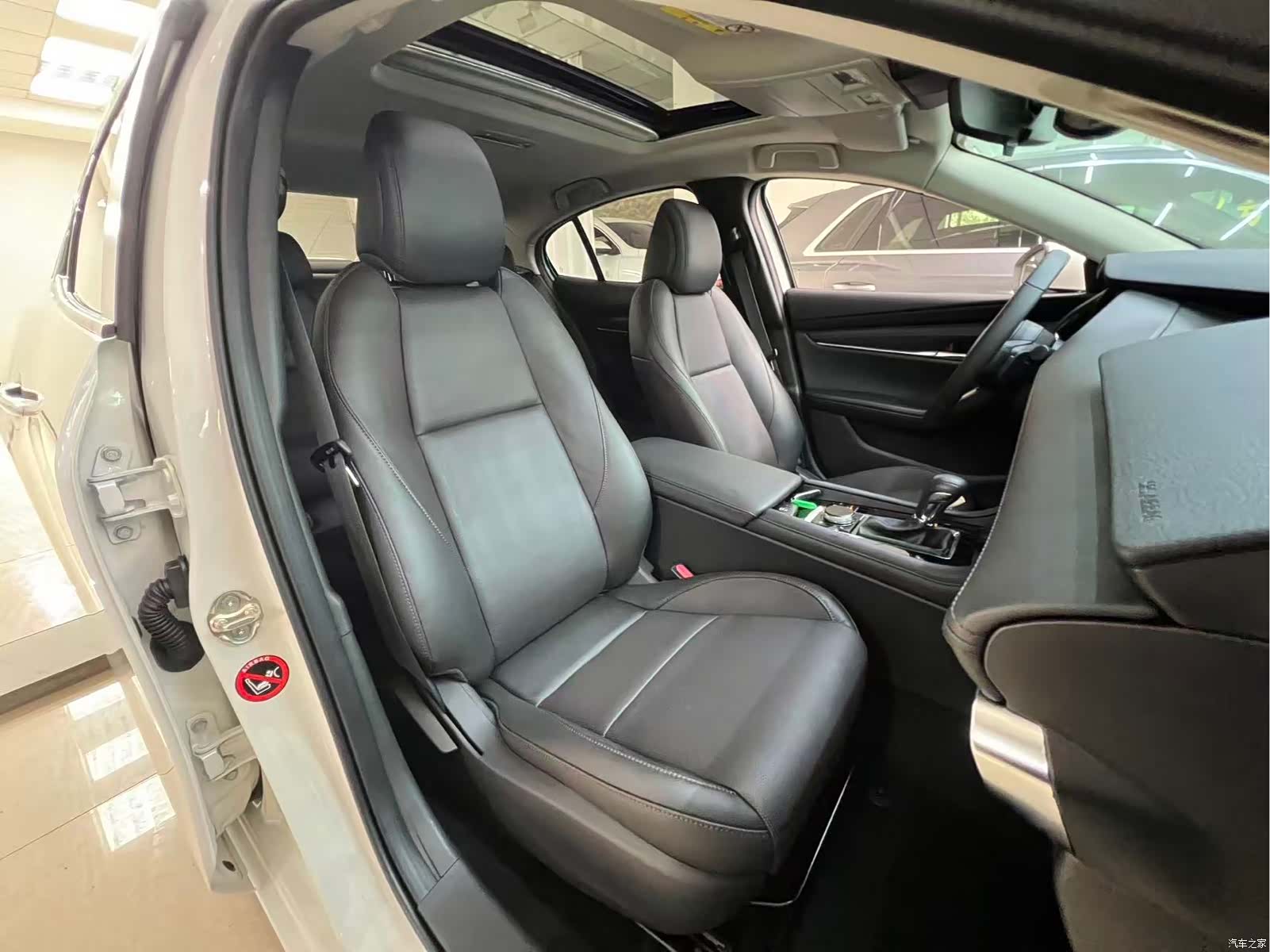 Mazda Mazda3, 2023 22