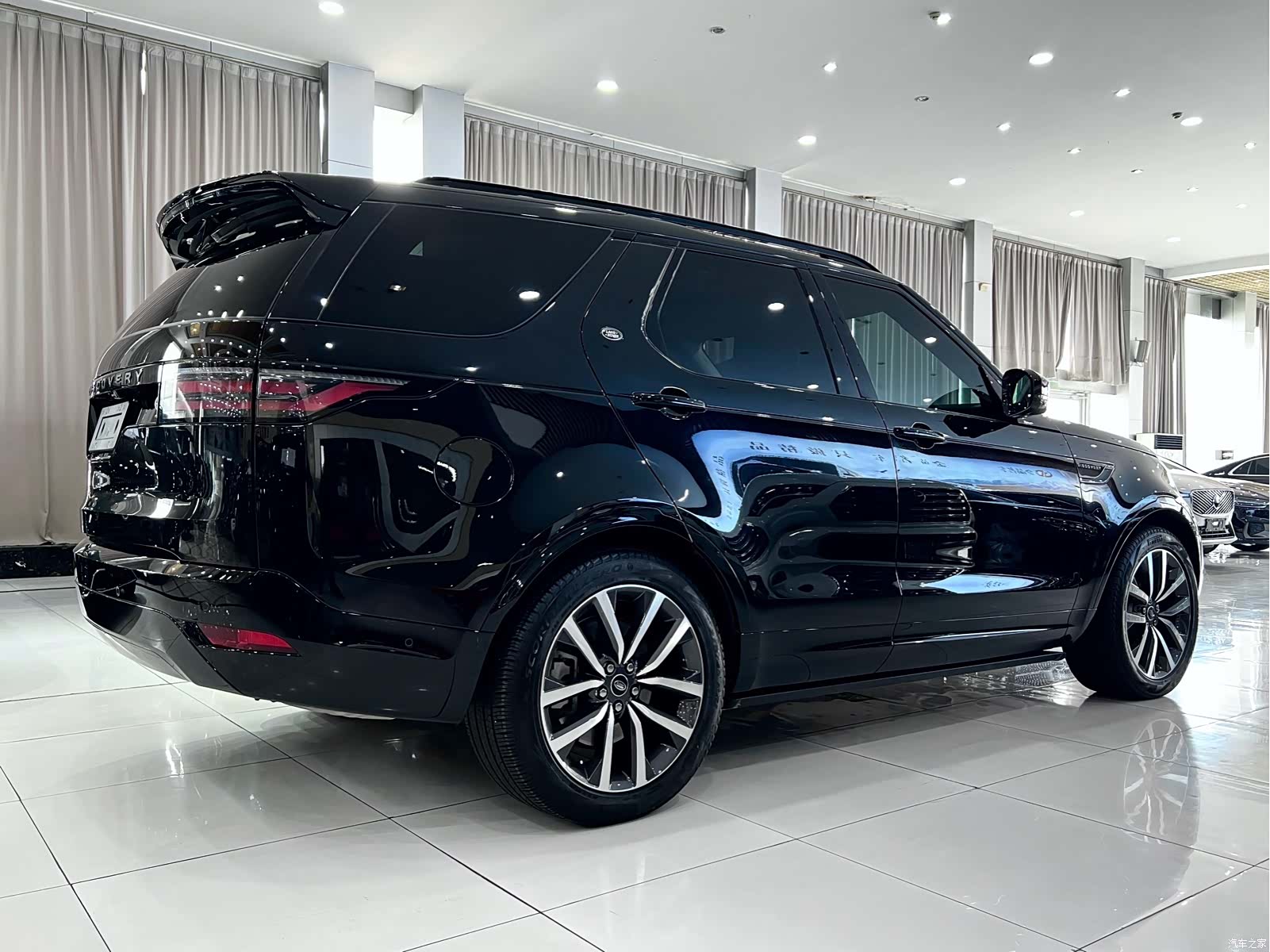 Land Rover Discovery, 2023 4