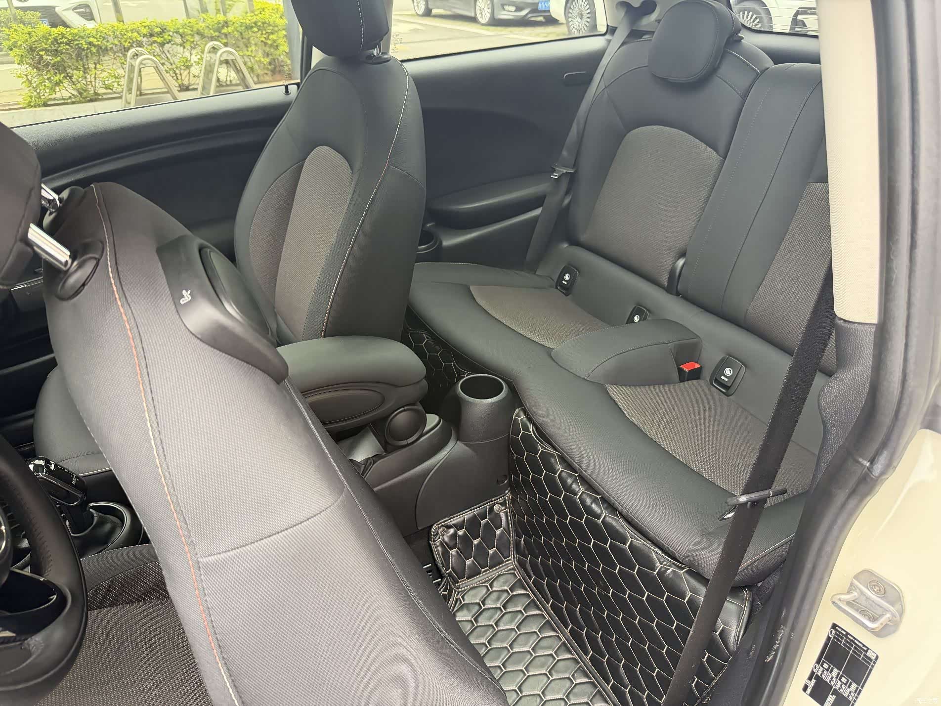 Mini ONE, 2020 13