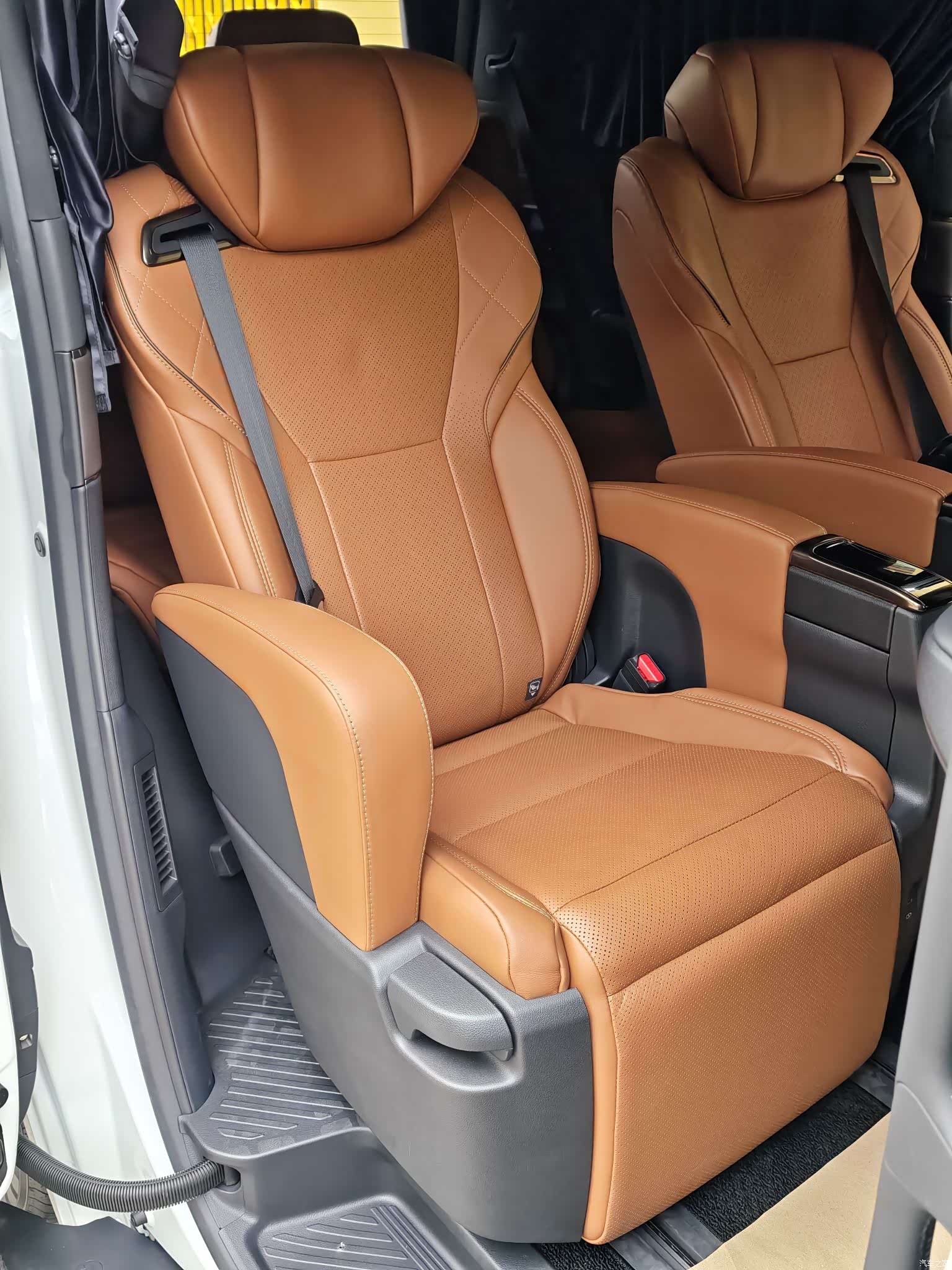 Toyota Vellfire, 2025 9