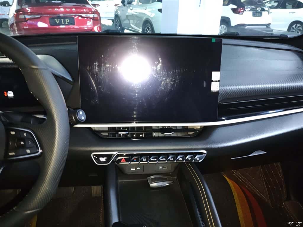 Geely Coolray, 2025 13
