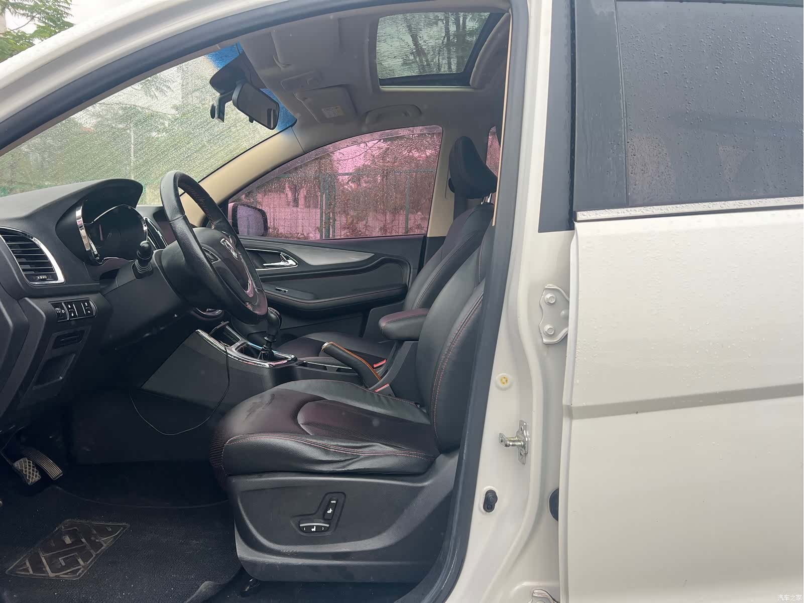 Wuling 560, 2016 4