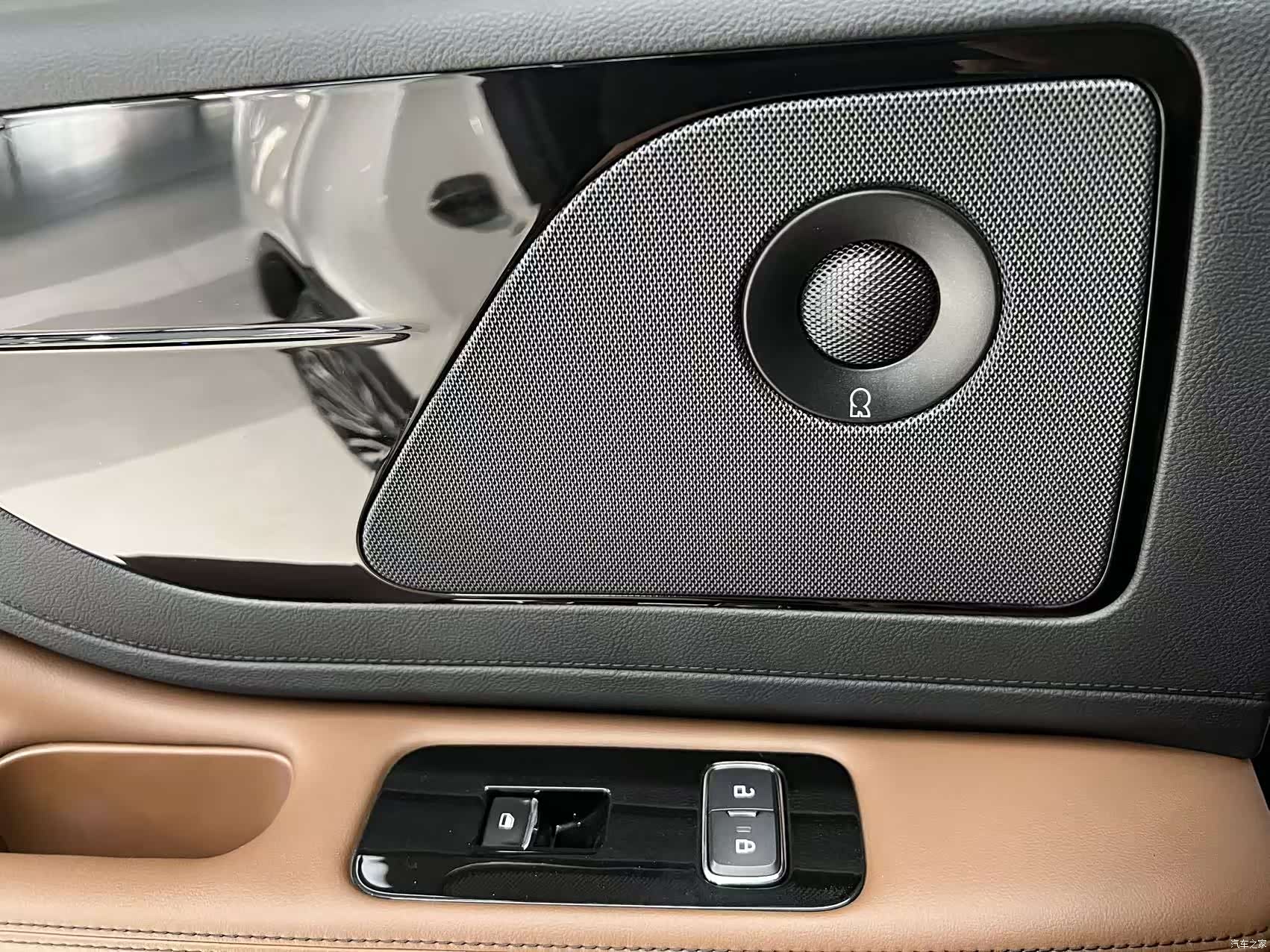 Lincoln Aviator, 2022 11
