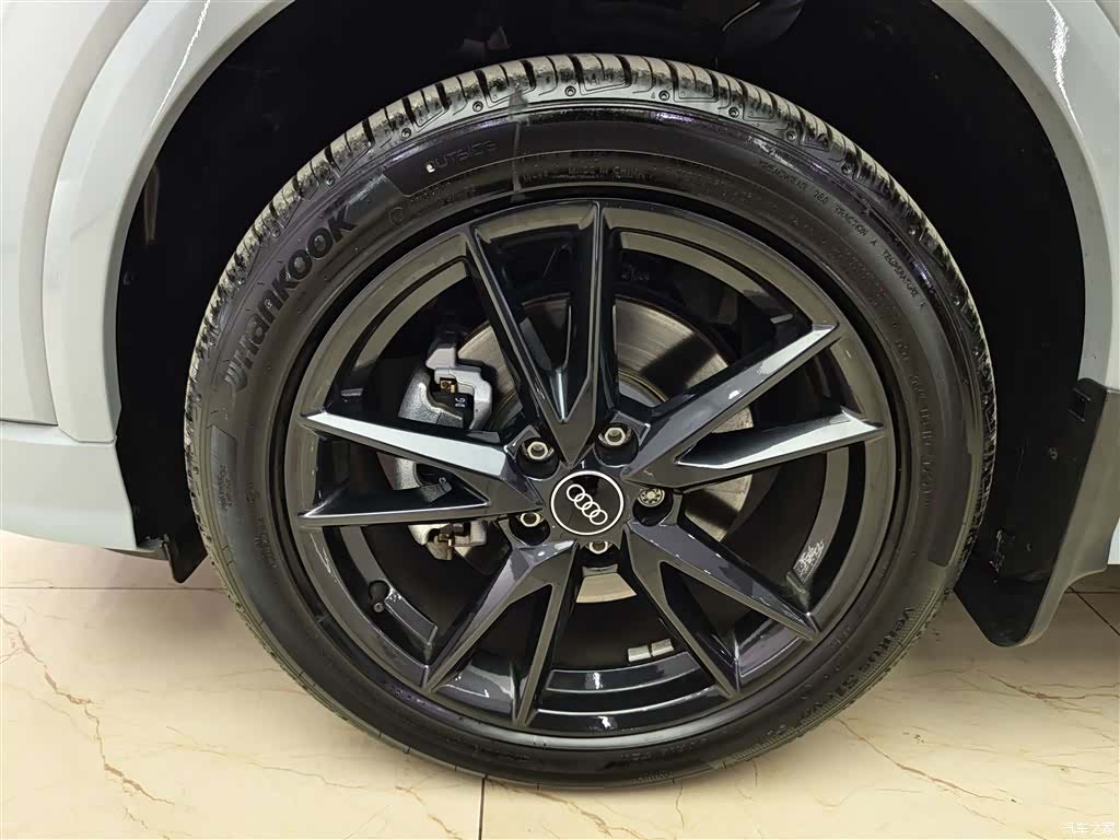 Audi Q2L, 2025 8