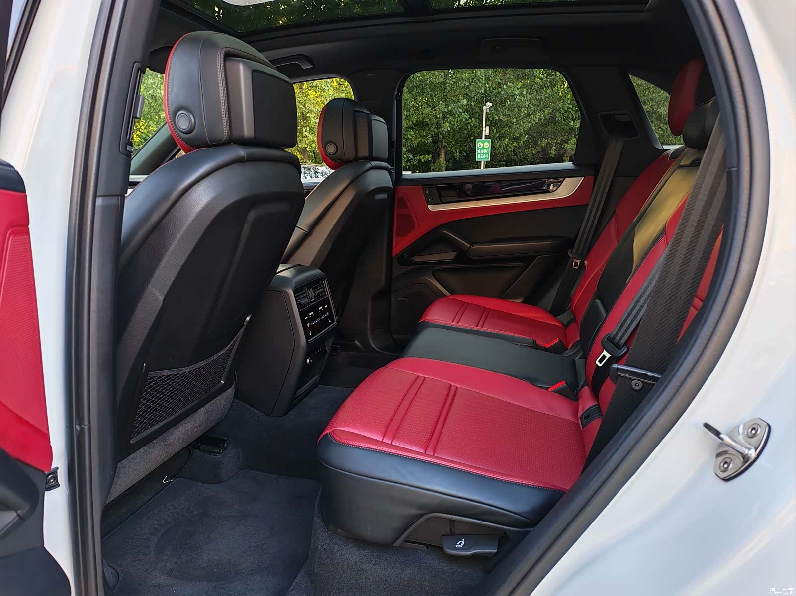 Porsche Cayenne, 2025 11