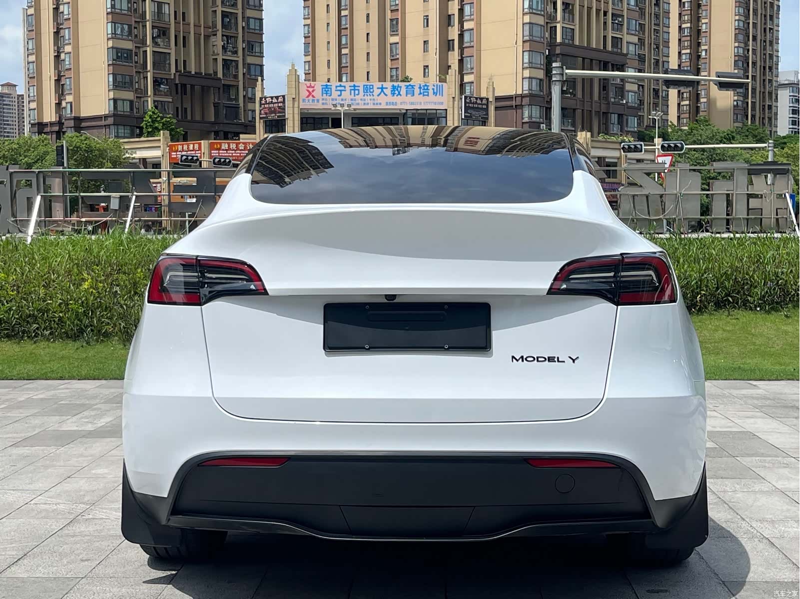 Tesla Model Y, 2024 все фото
