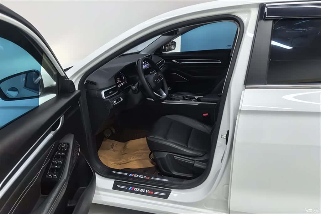 Geely Emgrand, 2022 9