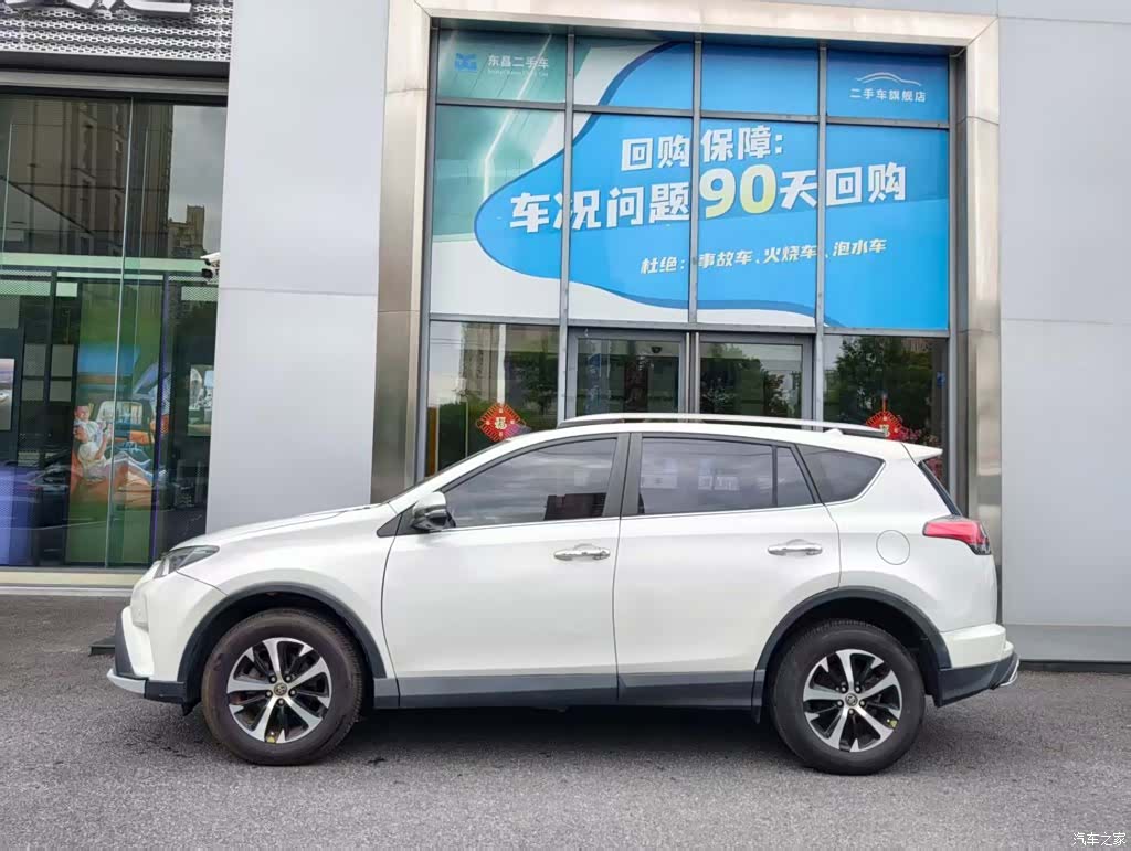 Toyota RAV4, 2017 все фото