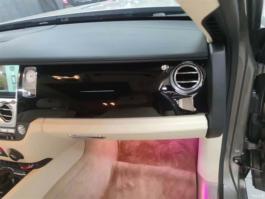 Rolls-Royce Ghost, 2016 13